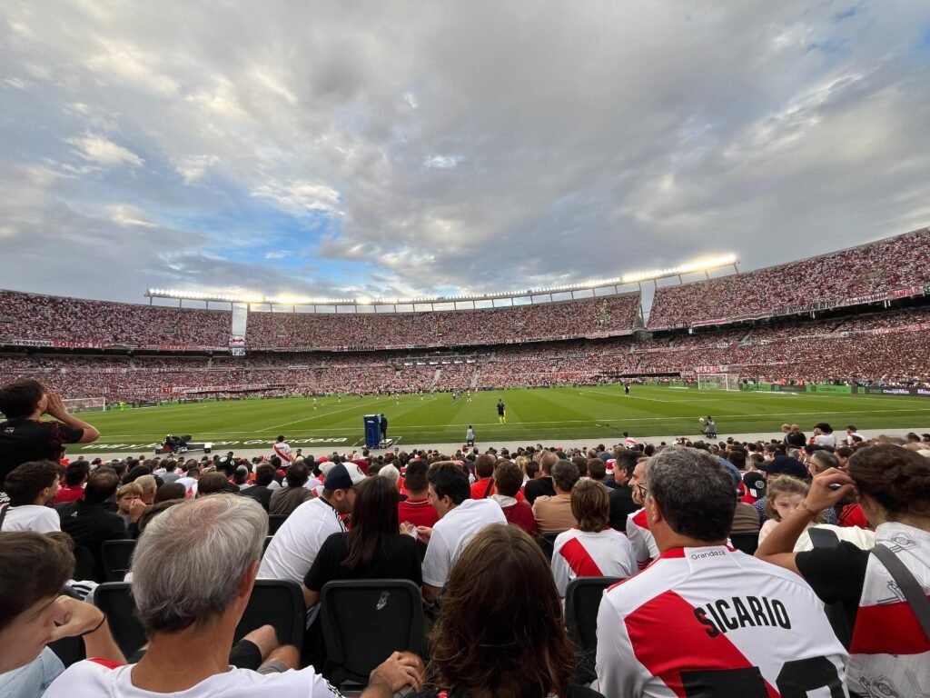 El estadio Monumental lleno, en Buenos Aires