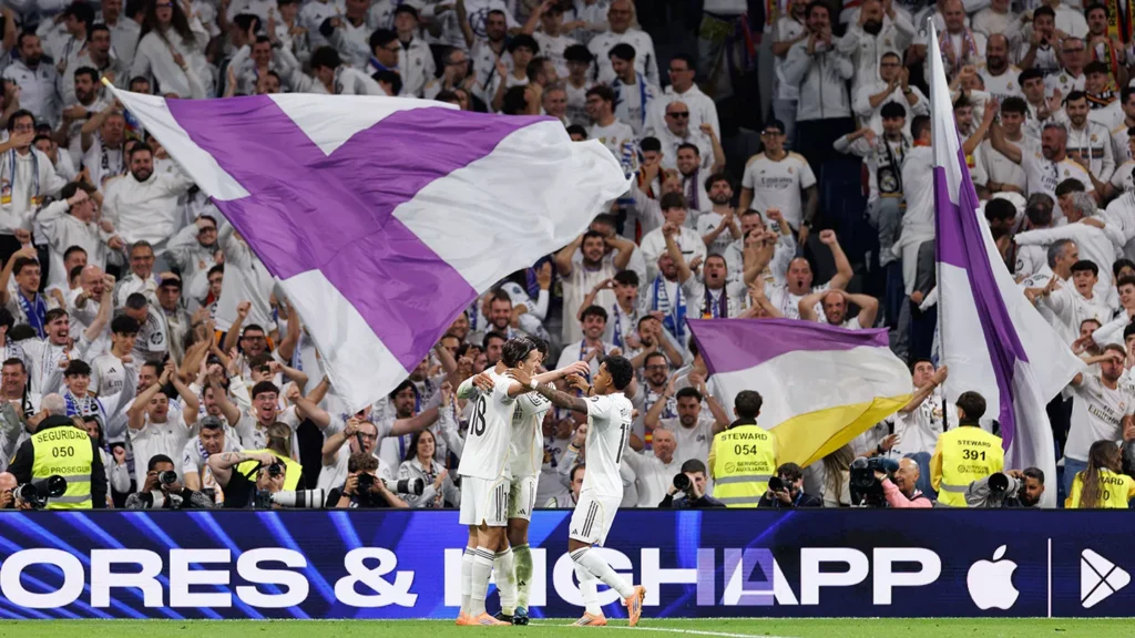 Jugadores del Real Madrid celebran un gol