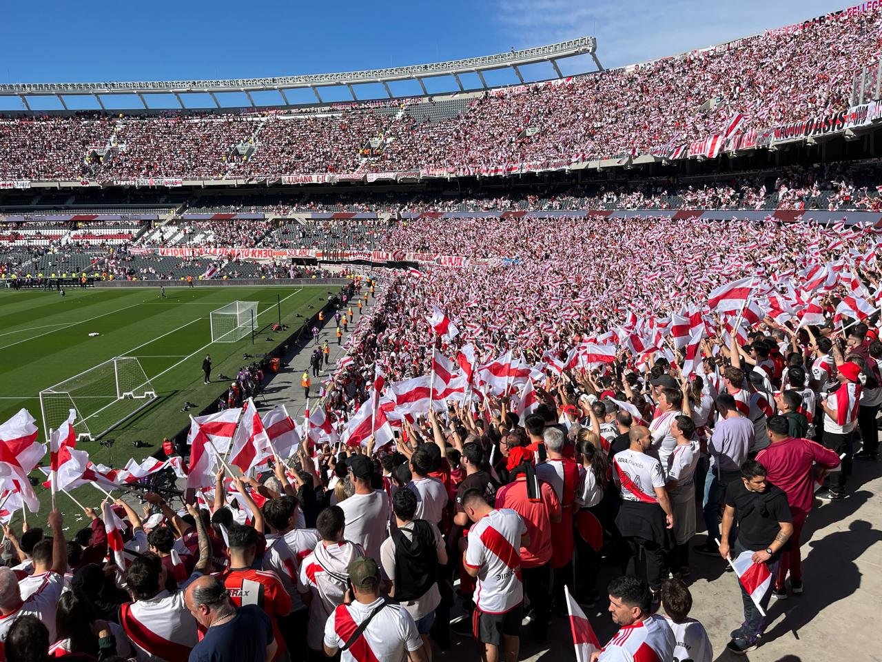 El estadio Monumental lleno durante un River–Boca