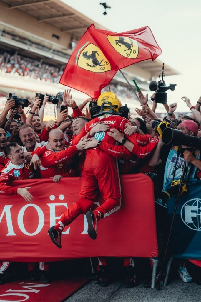 Celebración de Ferrari con sus hinchas