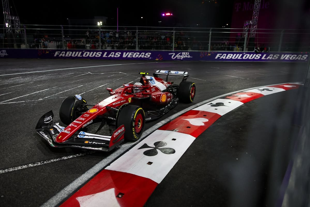 Un Ferrari de Fórmula 1 en el circuito de Las Vegas