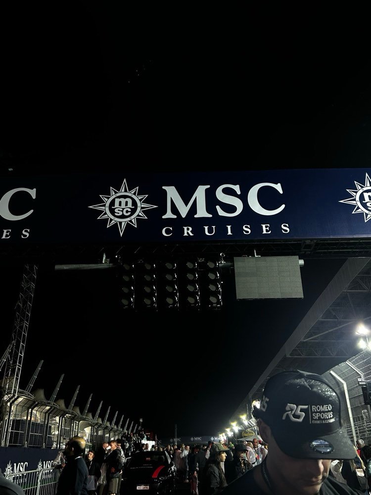 Interlagos de noche con el público