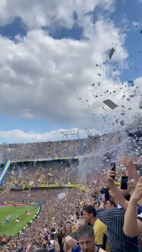 La lluvia de papeles en La Bombonera