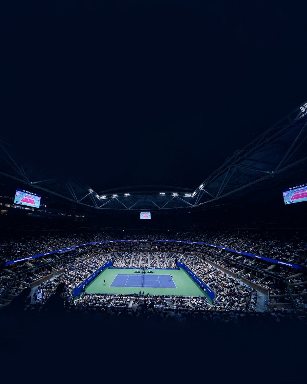 Estadio Arthur Ashe de noche durante el US Open