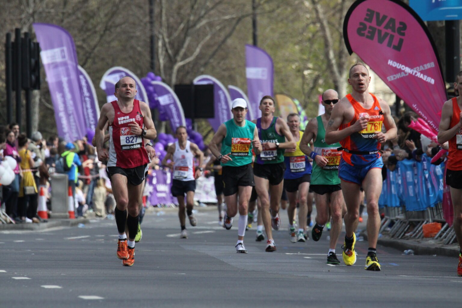 Corredores en las calles de Londres durante la maratón